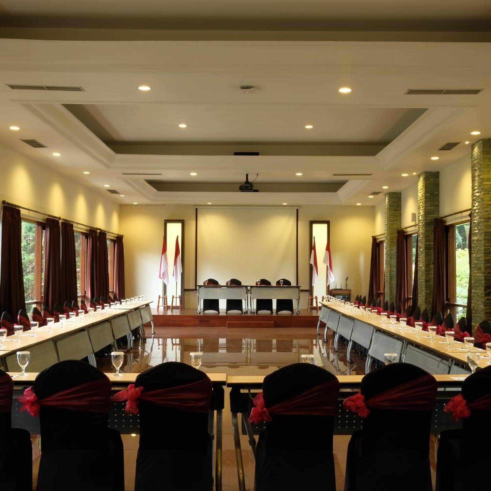 The Grand Hill Bistro Cafe Resort Hotel 42/57