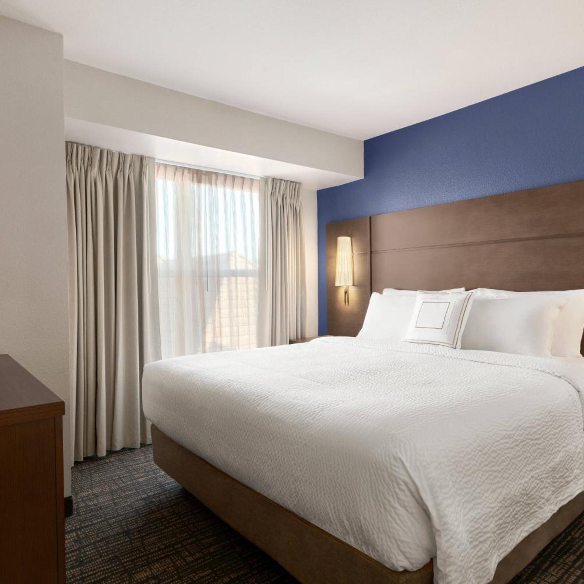 Studio, King Bed, Bathtub, Accessible