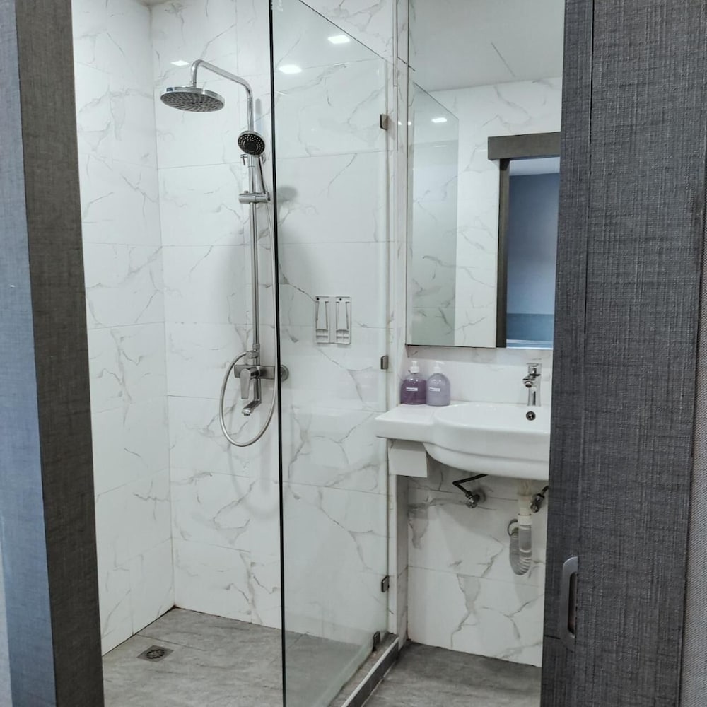 Hyde Park Hotel Bangkok 47/50