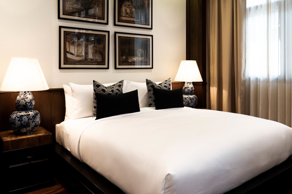 The Bridge An Eclectic Luxotel Chiangmai 27/72