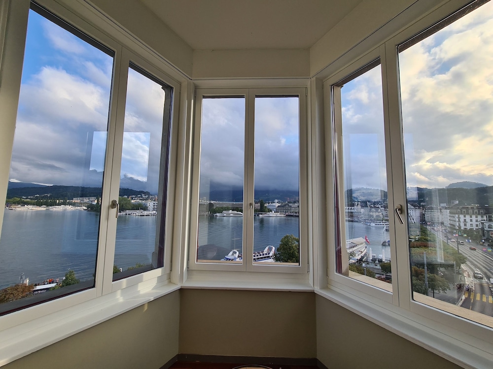 Lucerne Lake View Apartments 26/50