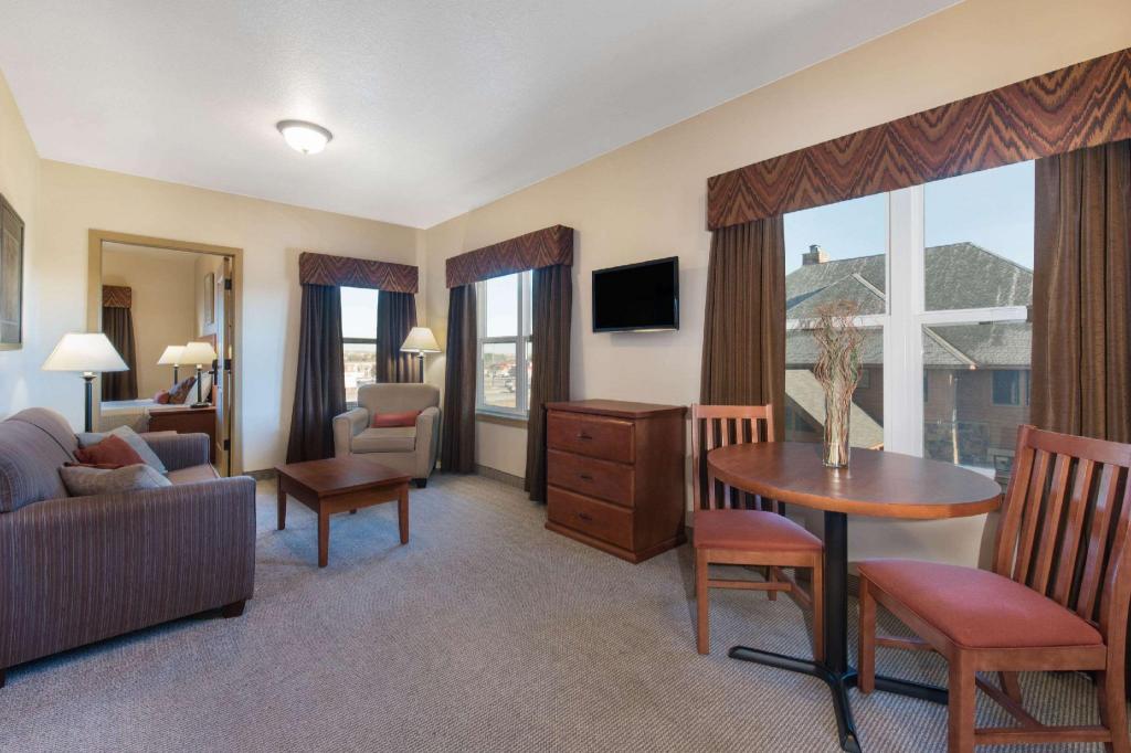 Upgrade, Efficiency, Suite, 2 Queen Beds