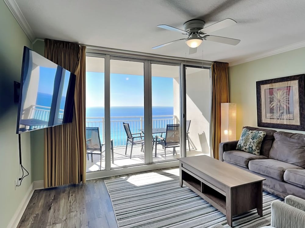 236 Emerald Beach Resort 30/80