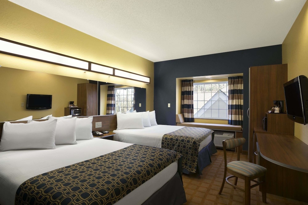 Quality Inn & Suites Washington PA 9/32
