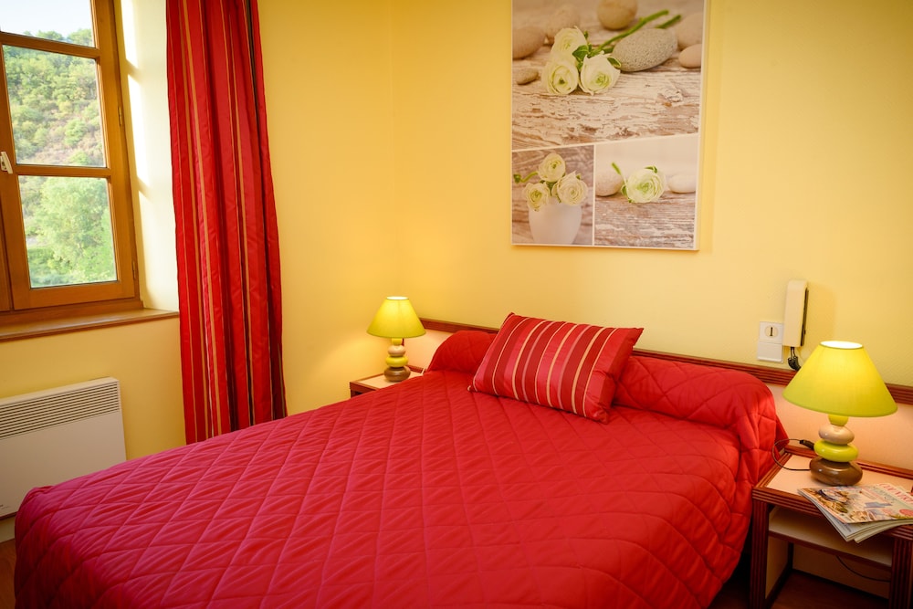 HOSTELLERIE DES LAURIERS 8/30