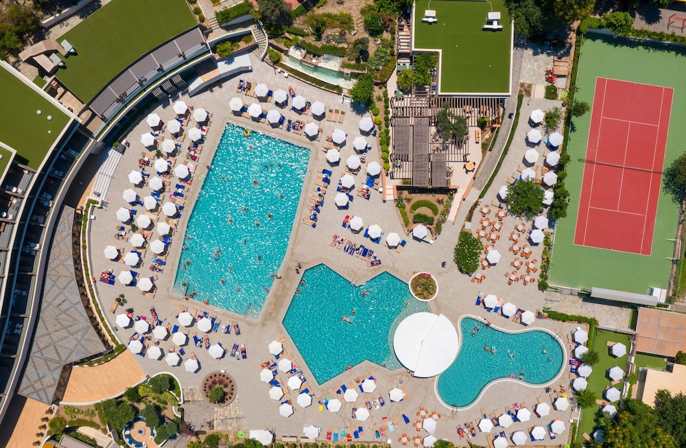 Olympic Palace Resort Hotel and Convention Center 6/97