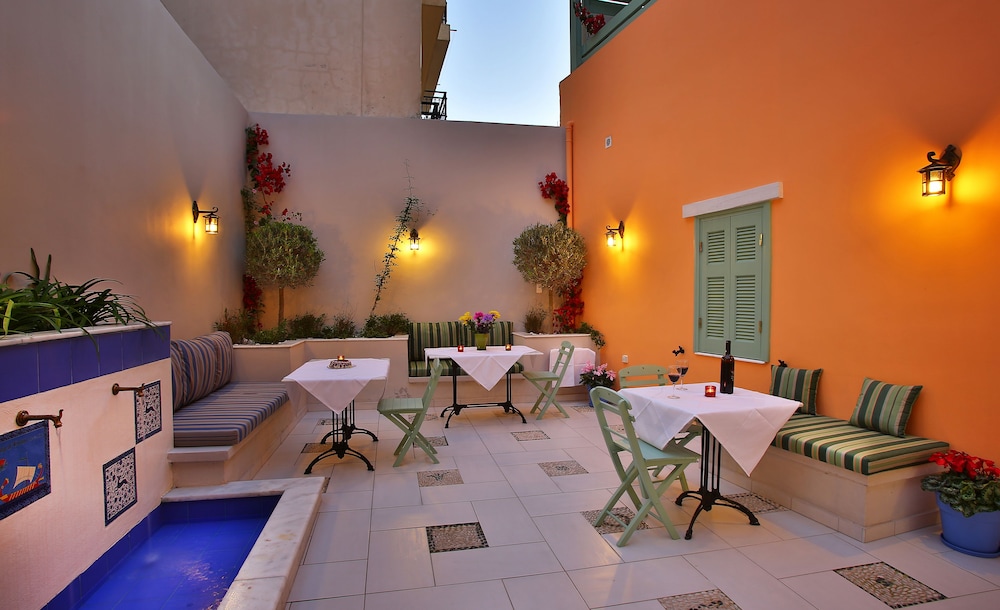 Efchi Suites 1904 19/39