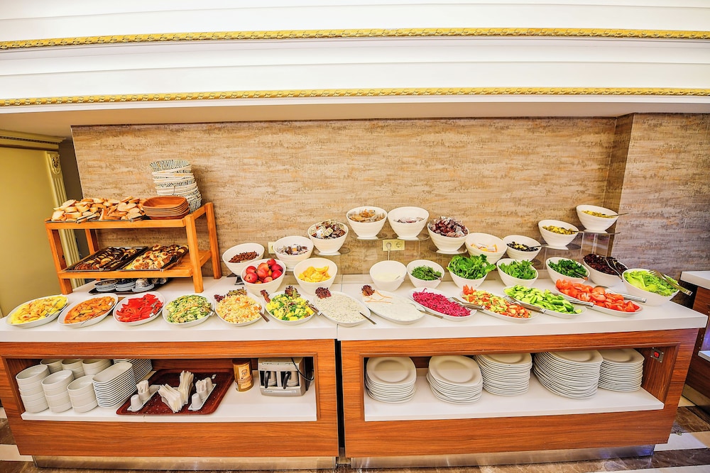 Grand Marcello Hotel & SPA 83/90