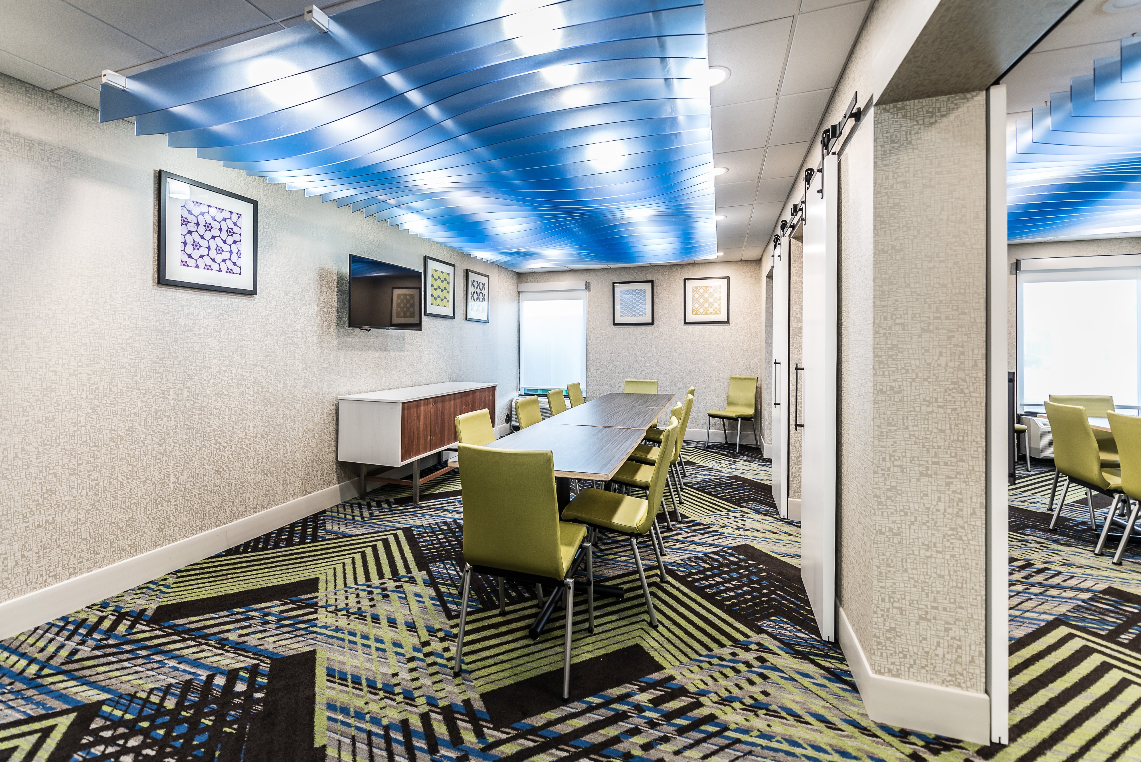 Holiday Inn Express Flint-Campus Area 61/65