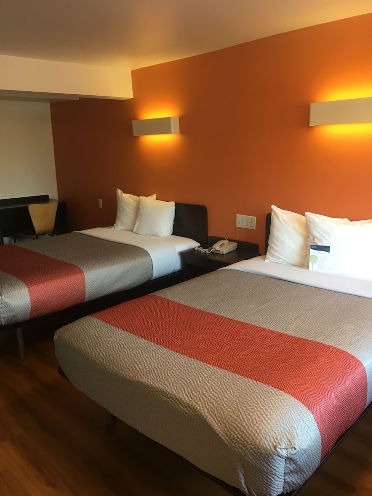 Motel6 Bremerton, WA 12/33