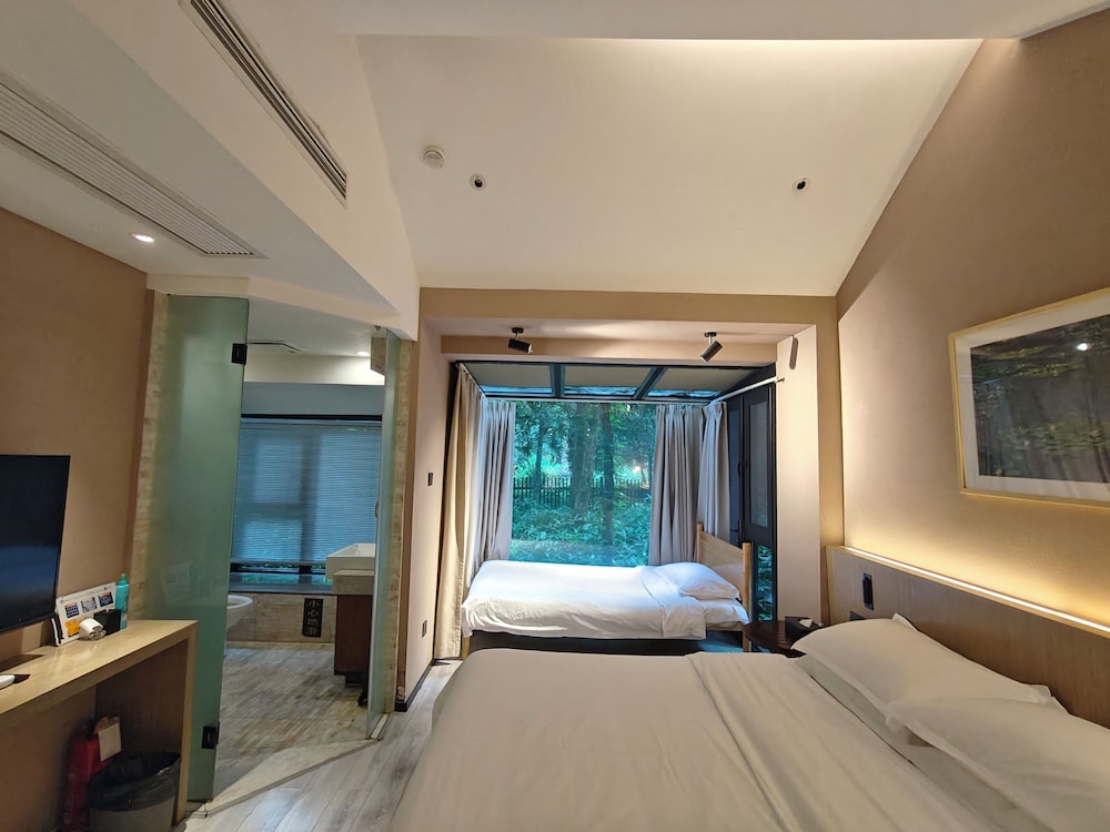 Lotus Glade Hotel 12/50