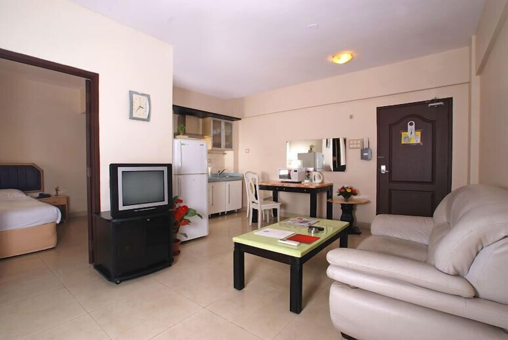 LANDMARK SUITES 32/47