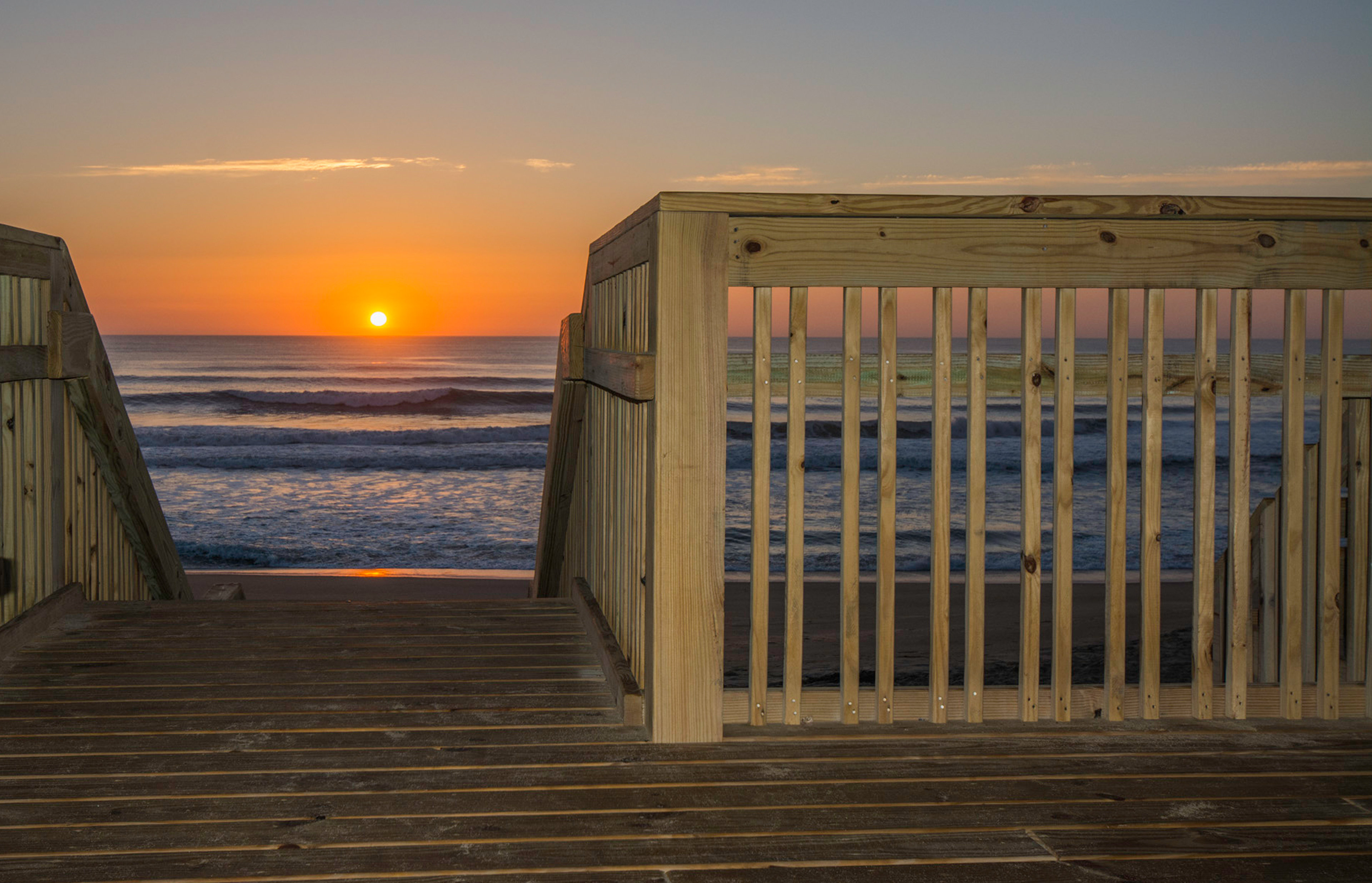 Holiday Inn Express Nags Head Oceanfront 56/62