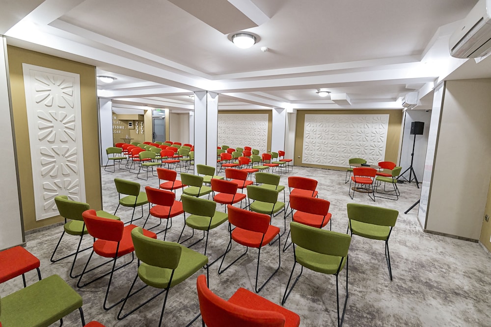 PRESTIGE BOUTIQUE HOTEL CRAIOVA 62/65