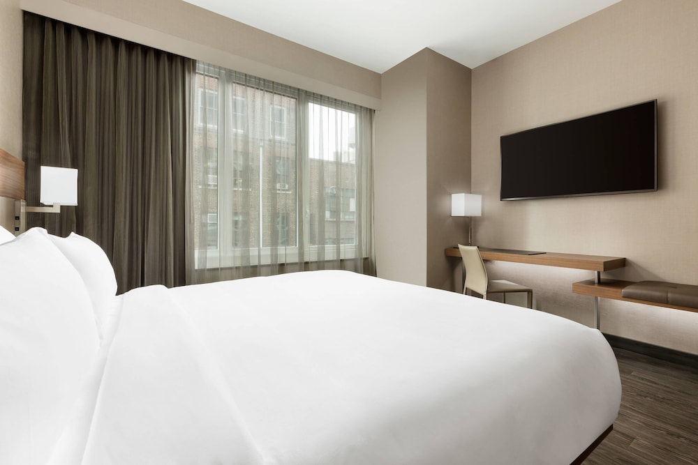 AC HOTEL NEW YORK TIMES SQUARE 15/75