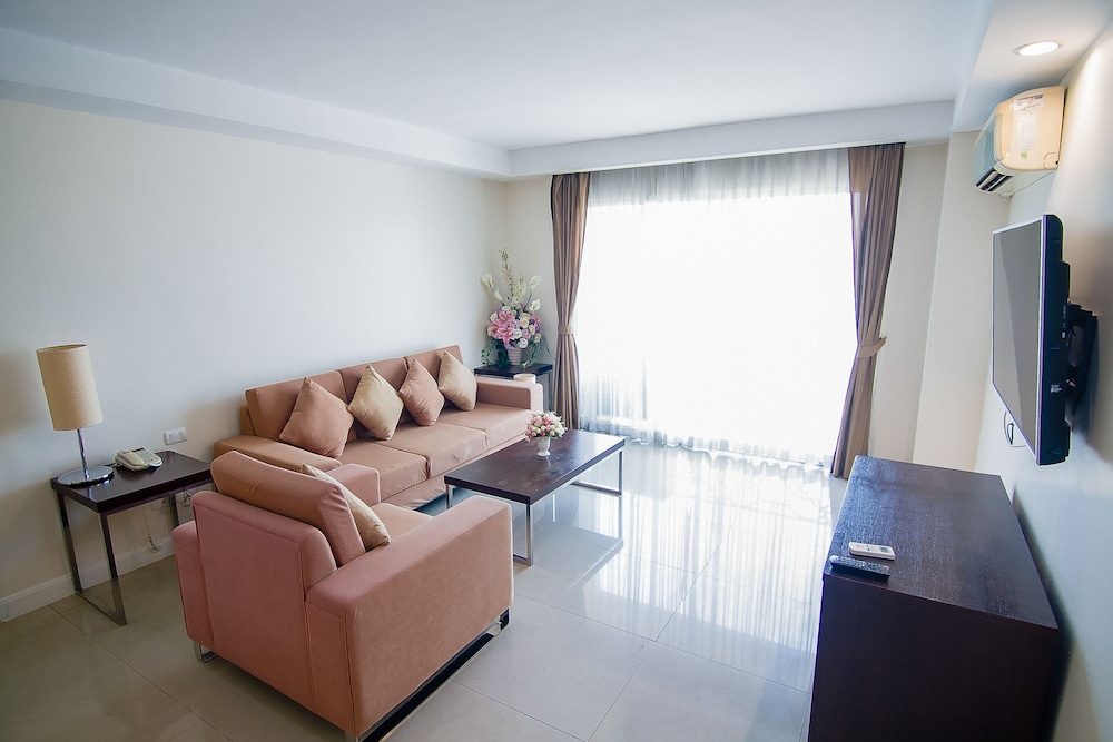 Romance Hotel Srinakarin 64/80