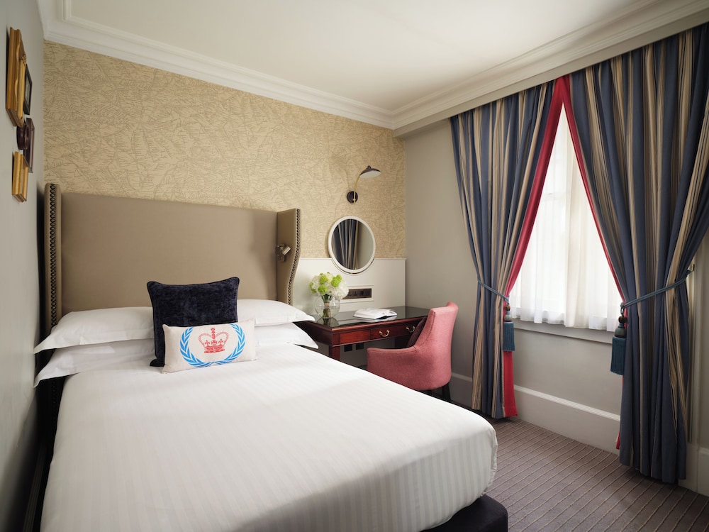 ROOM, DOUBLE BED, SMALL