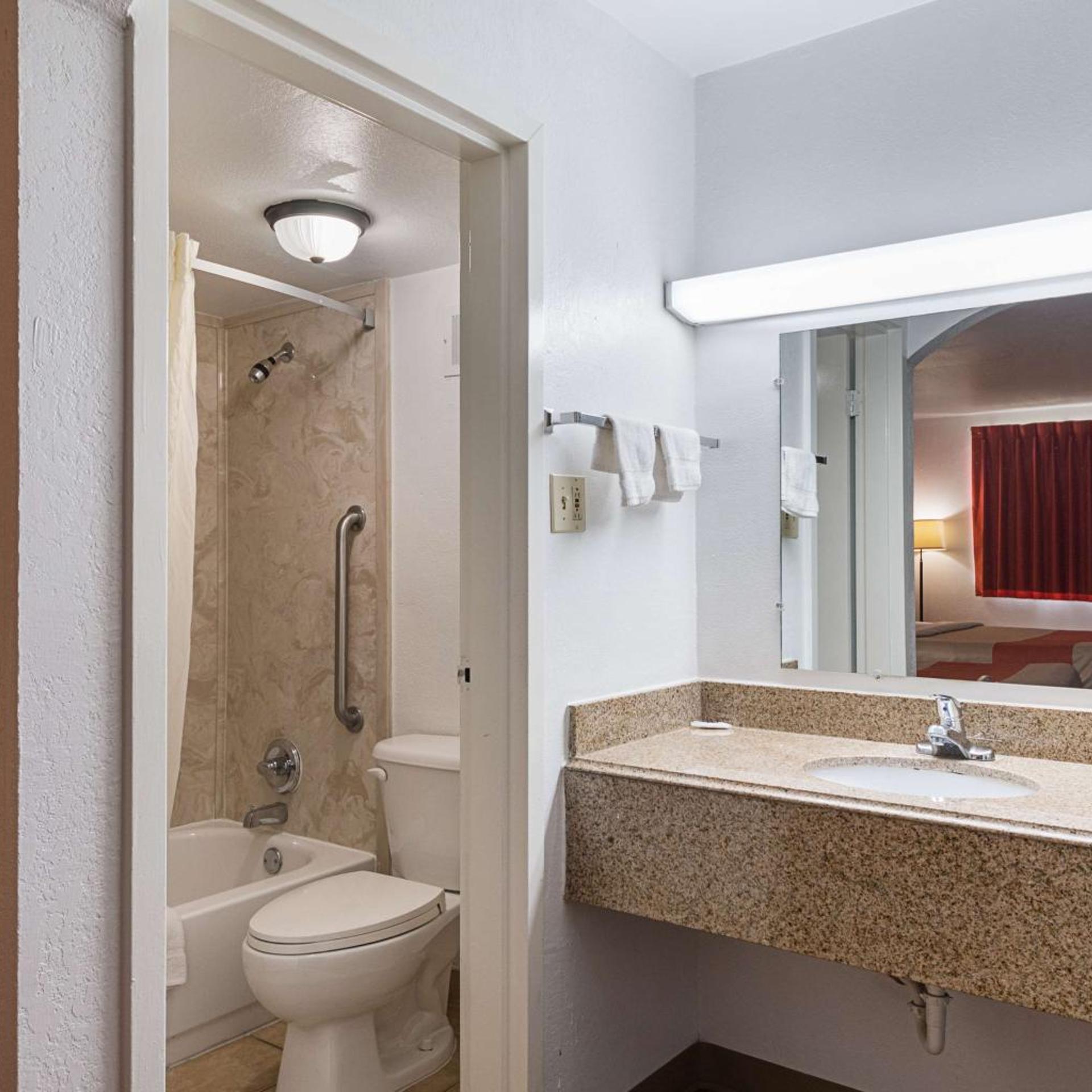 غرفة بسريرين كوين للمدخنين، Motel6 San Antonio, TX - I-10 West 10/10
