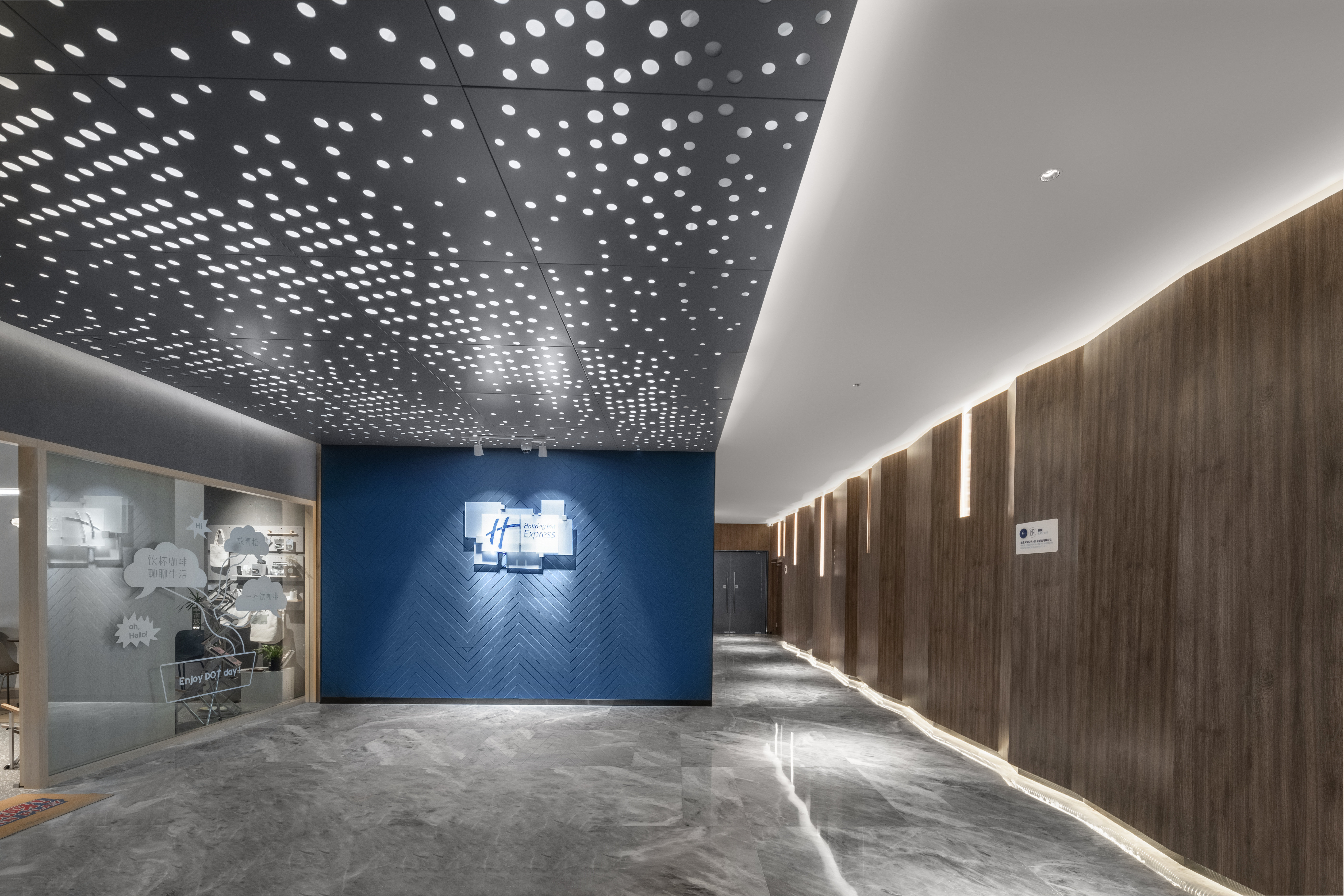 Holiday Inn Express Zhuhai Gongbei 27/63