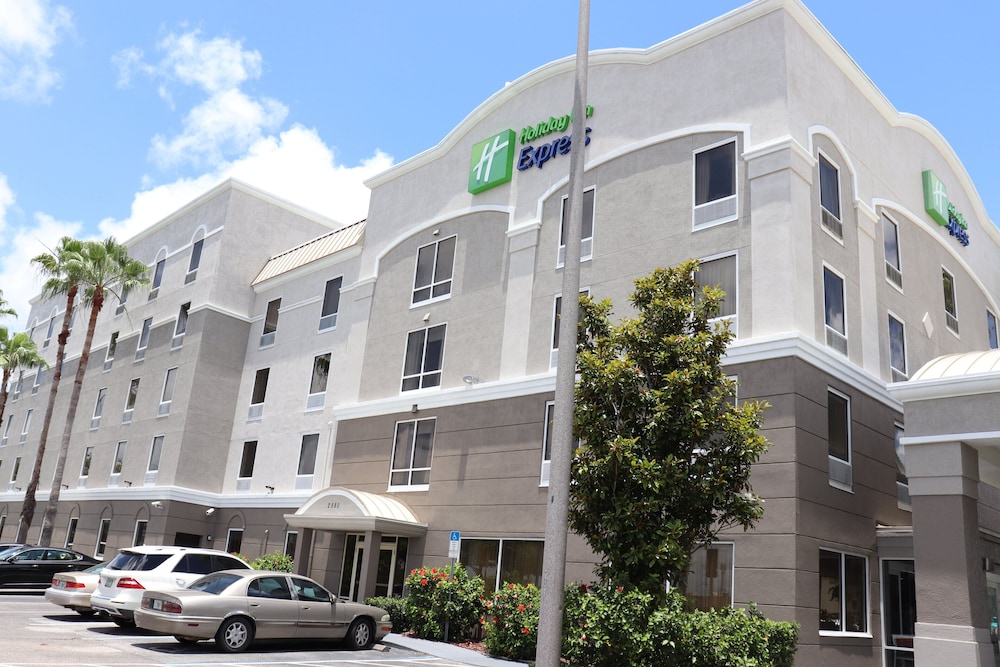 Holiday Inn Express Hotel Suites Clearwater Us 19 N 66/71