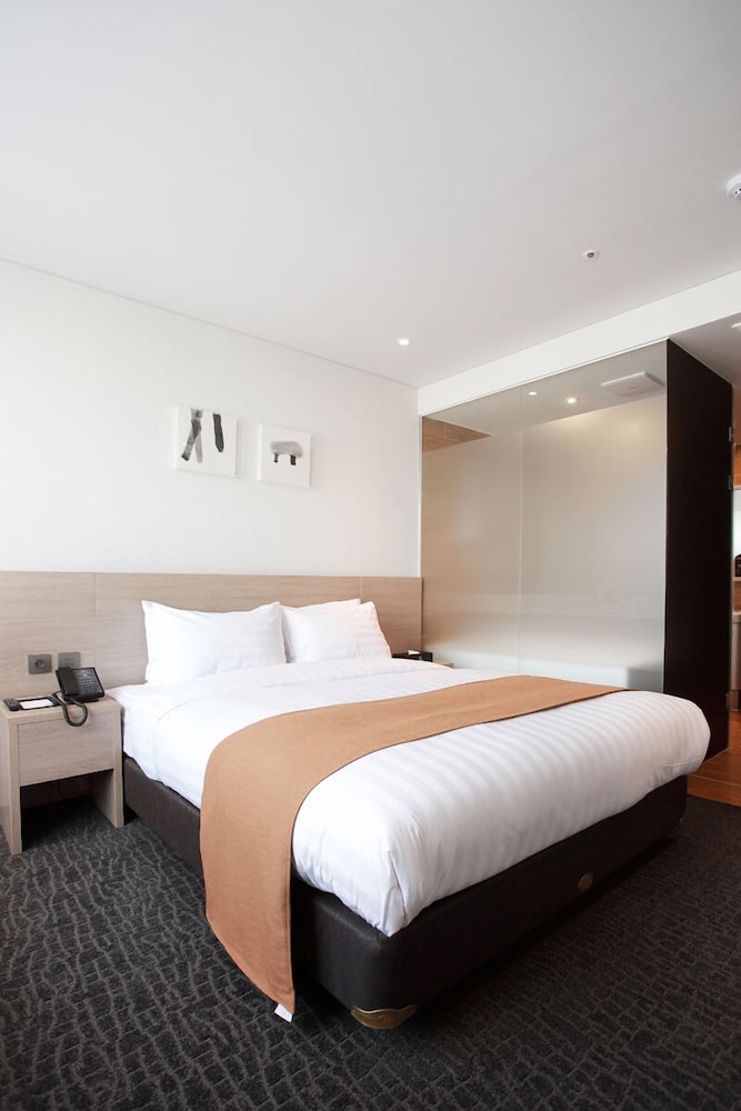 DELUXE, DOUBLE BED