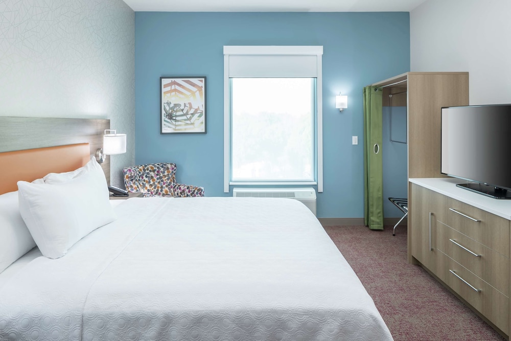 SUITE, KING BED, ACCESSIBLE