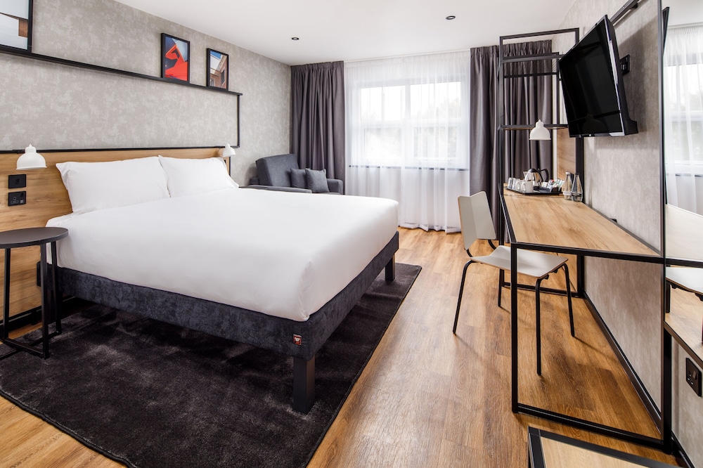 ibis Wakefield East Castleford 14/45
