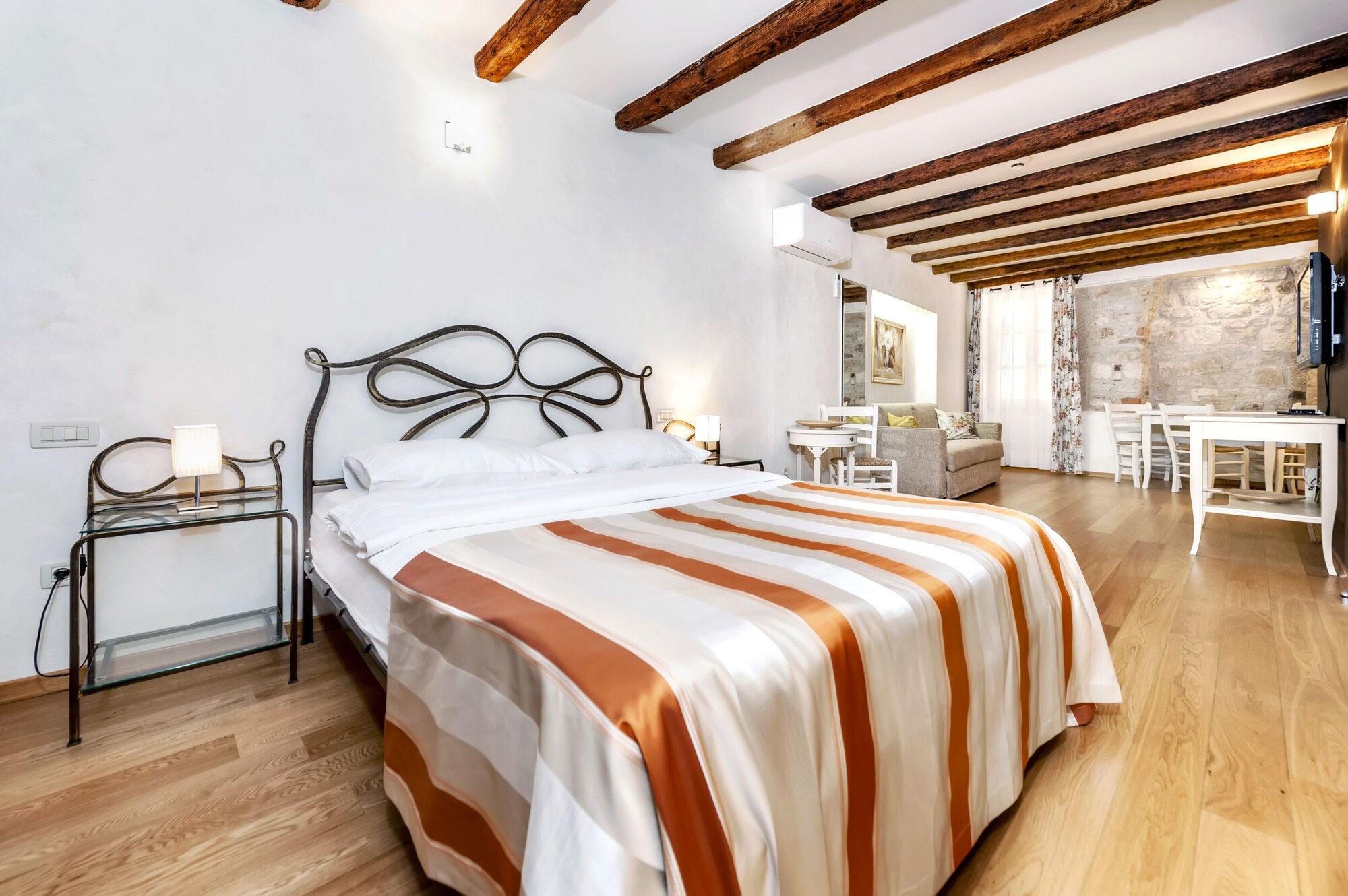 Junior Suite, Studio, Queen Bed