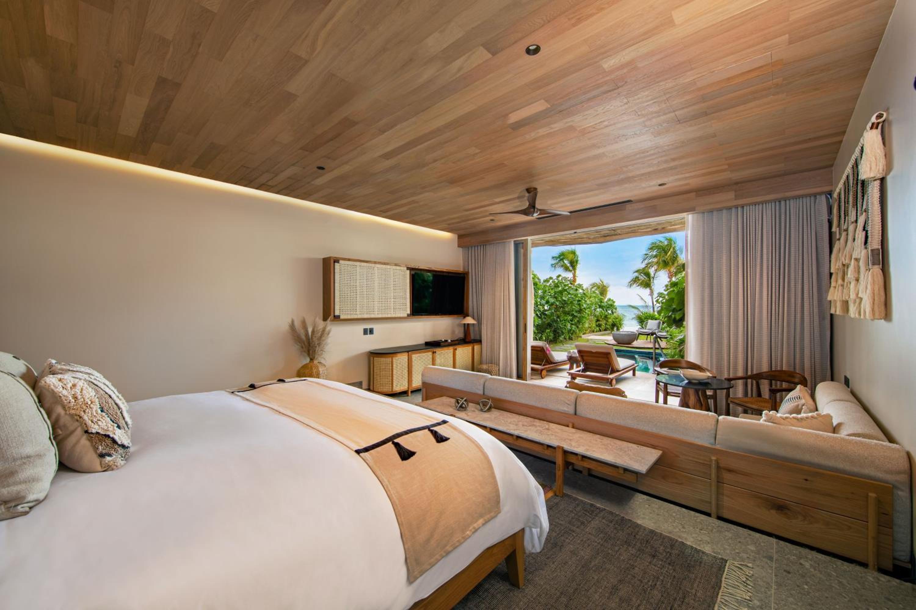Superior, Suite, King Bed, Beach Front, Ocean View