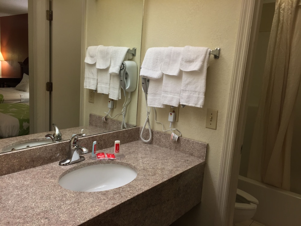 Quality Inn University Area Troy, AL 17/41