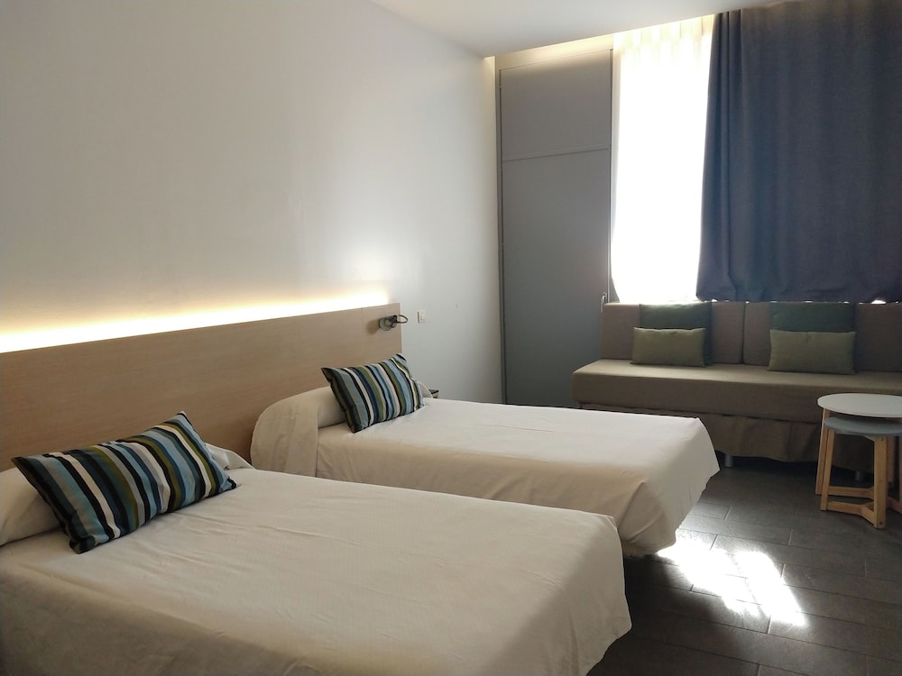 COMFORT, TRIPLE, 3 BEDS