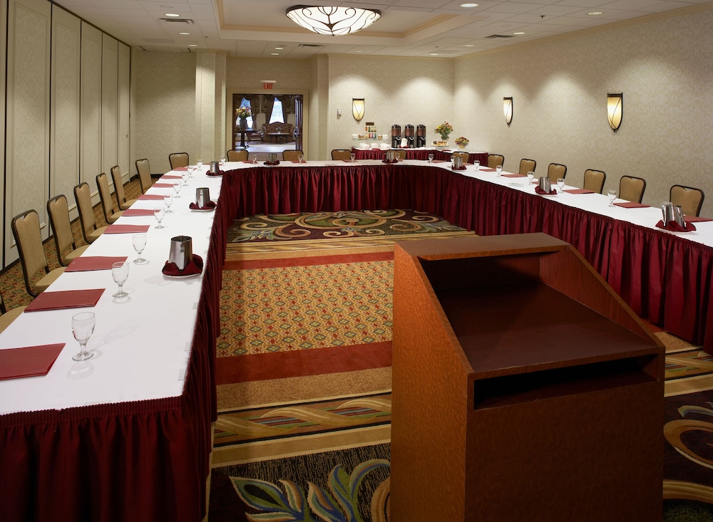 Clinton Inn Hotel Event Center 28/30