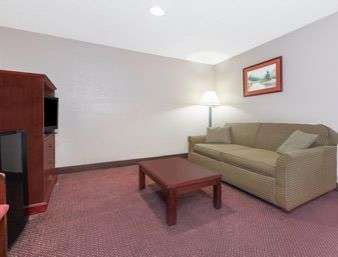 Super 8 by Wyndham Shepherdsville / Louisville South I65 15/32