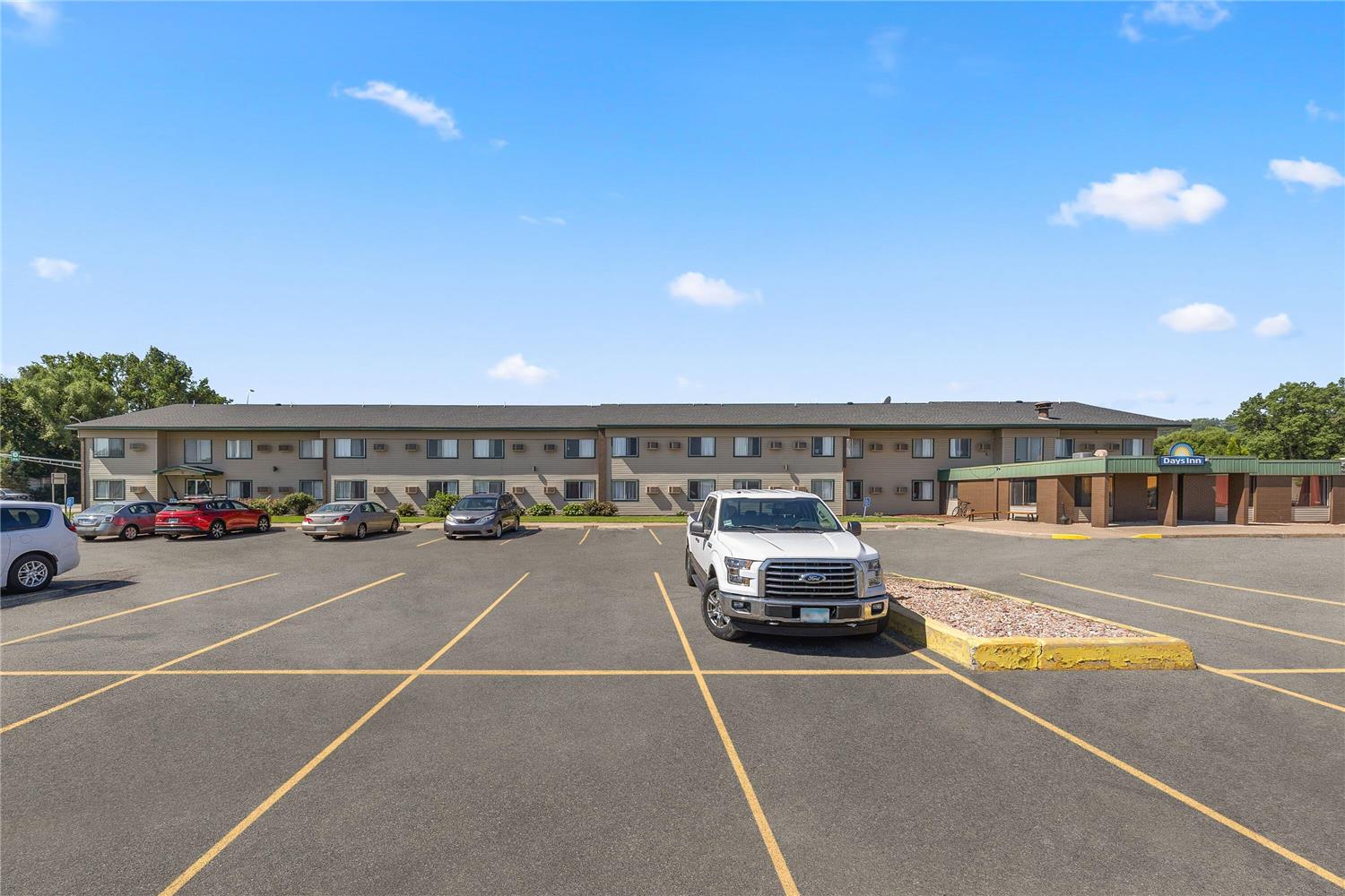 Days Inn by Wyndham Winona 24/27