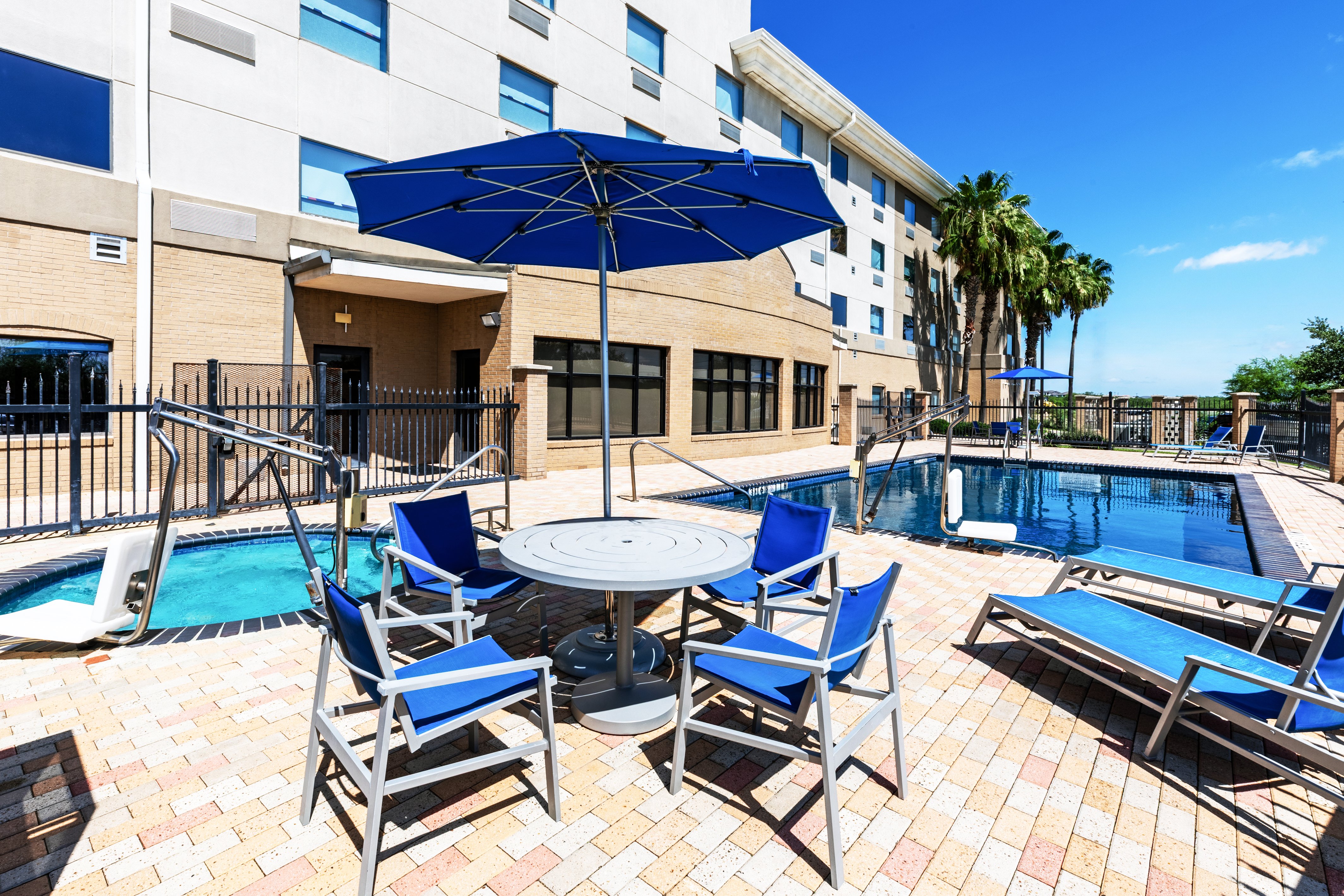 Holiday Inn Express Hotel And Suites Laredo Event Center Area 36/63