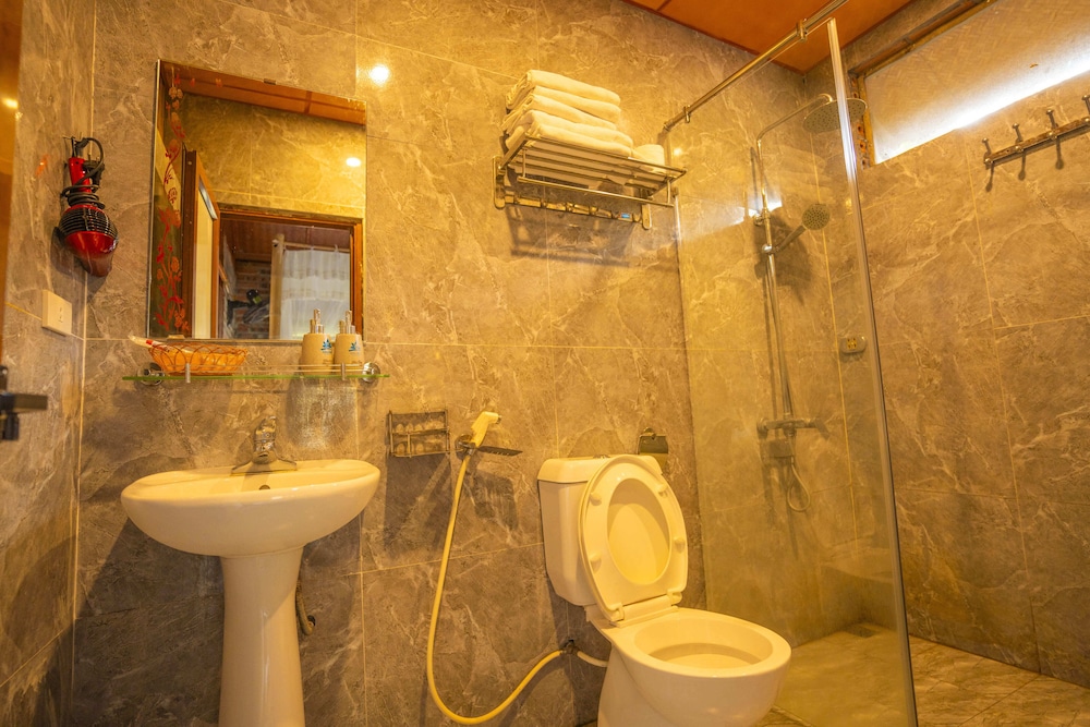 Lotus Field Homestay 50/50