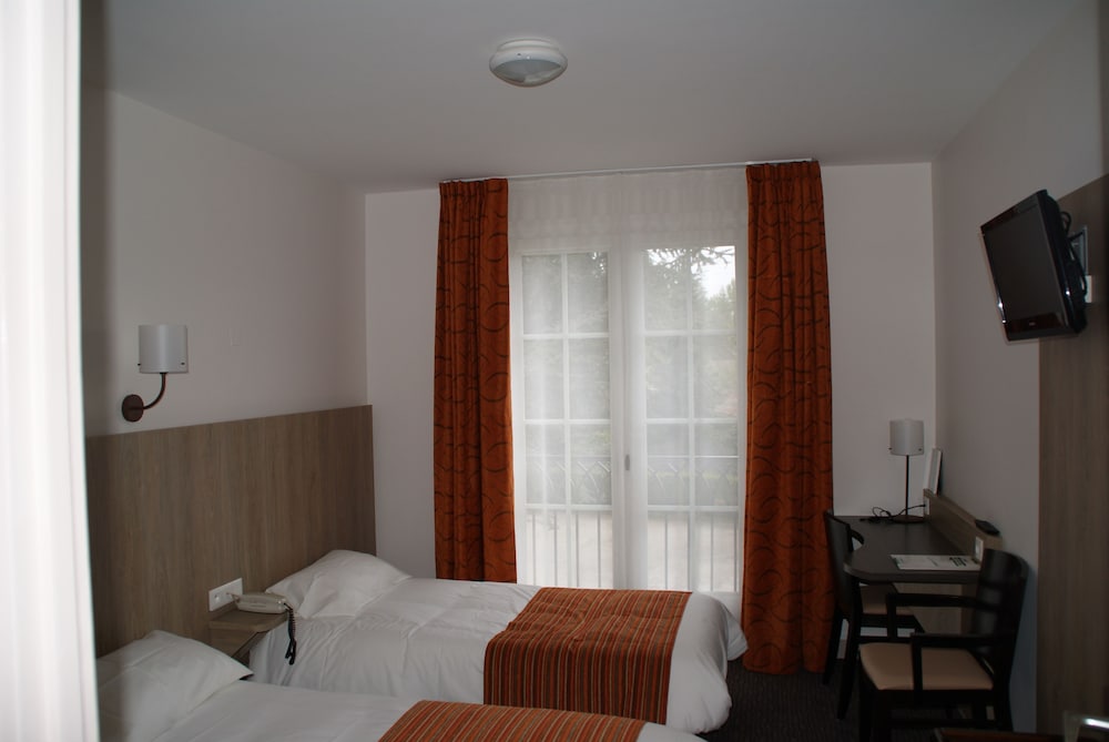 BRIT HOTEL LA CROIX BLANCHE 22/60