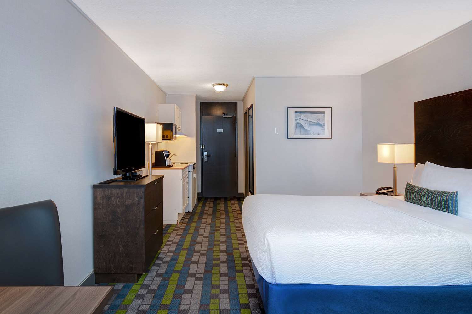 Days Inn by Wyndham Victoria Airport Sidney 9/34