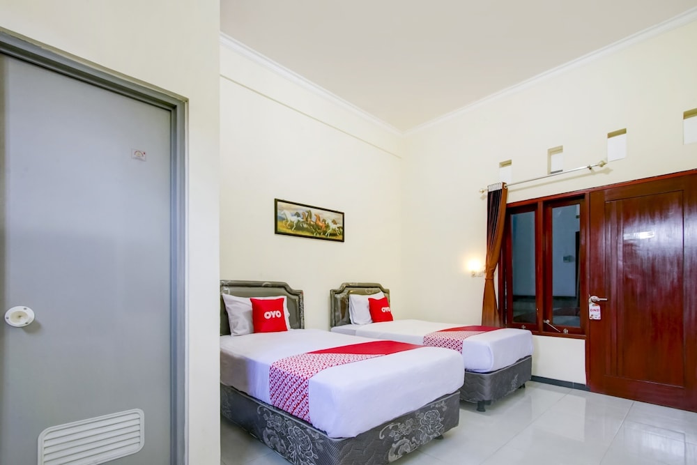 Super OYO Capital O 90151 Guest House 180 23/30