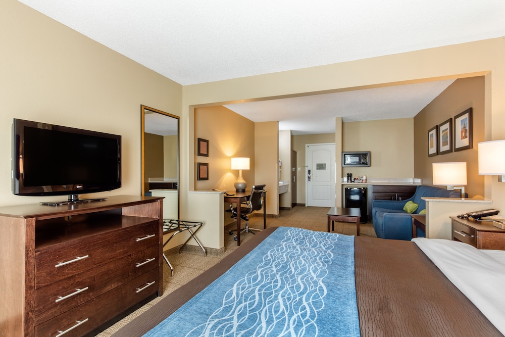 Comfort Inn & Suites Bryant - Benton 8/28