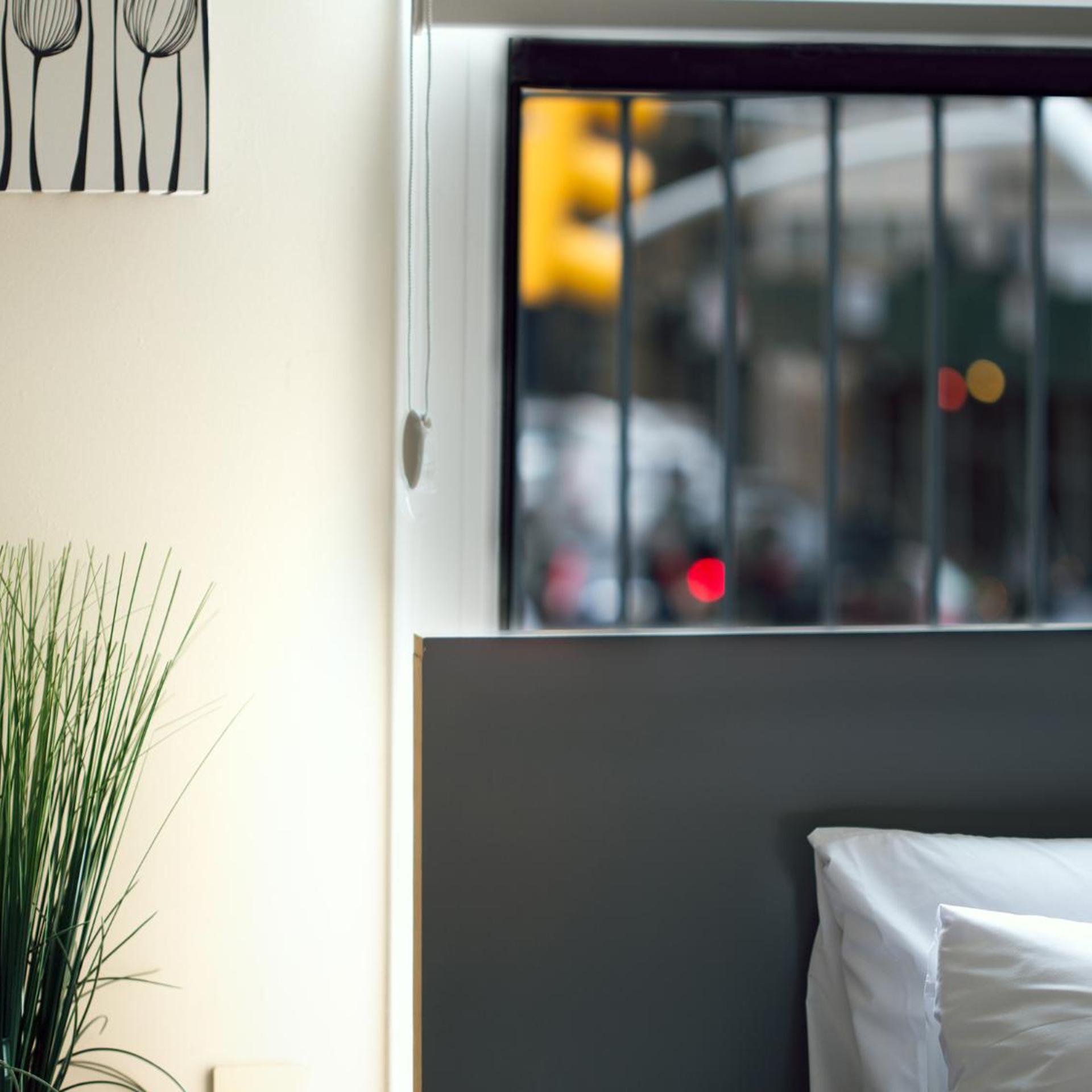 Midtown West Hotel 69/91