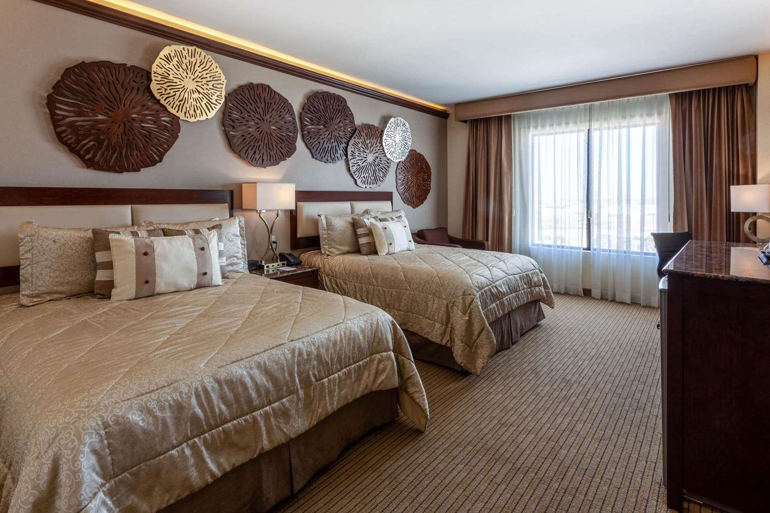 Wyndham Torreon 6/33