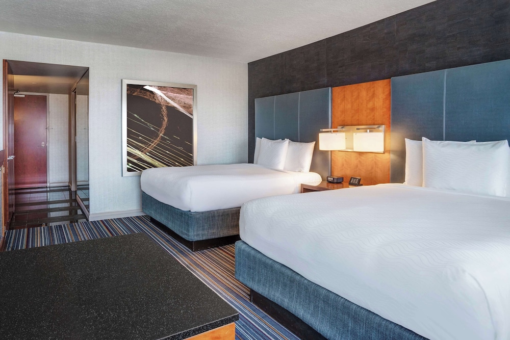 Grand Hyatt DFW 25/64