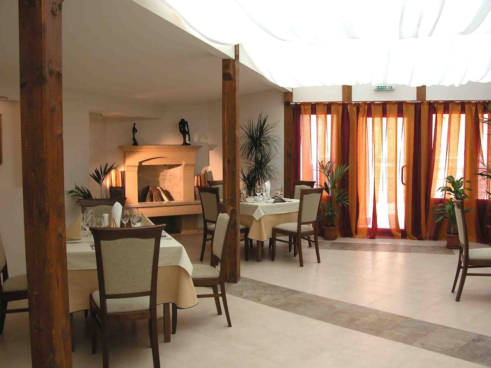Legends Hotel 43/51