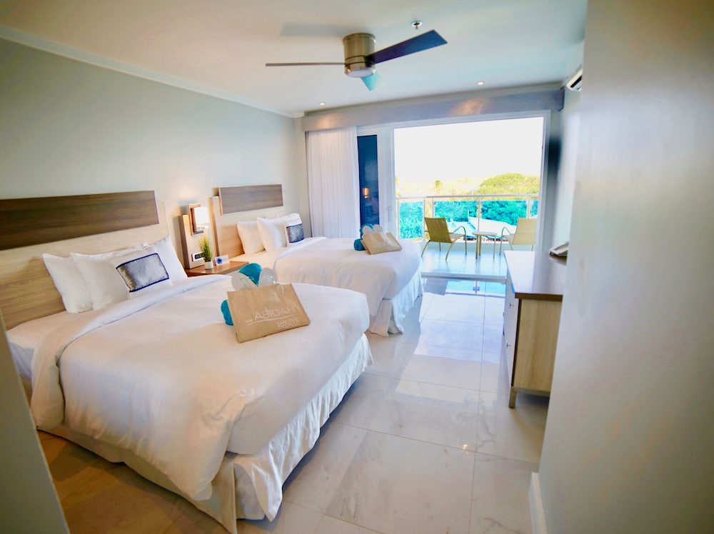 2 Bedrooms, Grand, Suite, 1 King and 2 Double Beds, Ocean Front