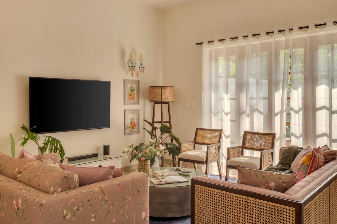 ELIVAAS 4 BHK with Pvt pool and Bar PinkSky 36/56