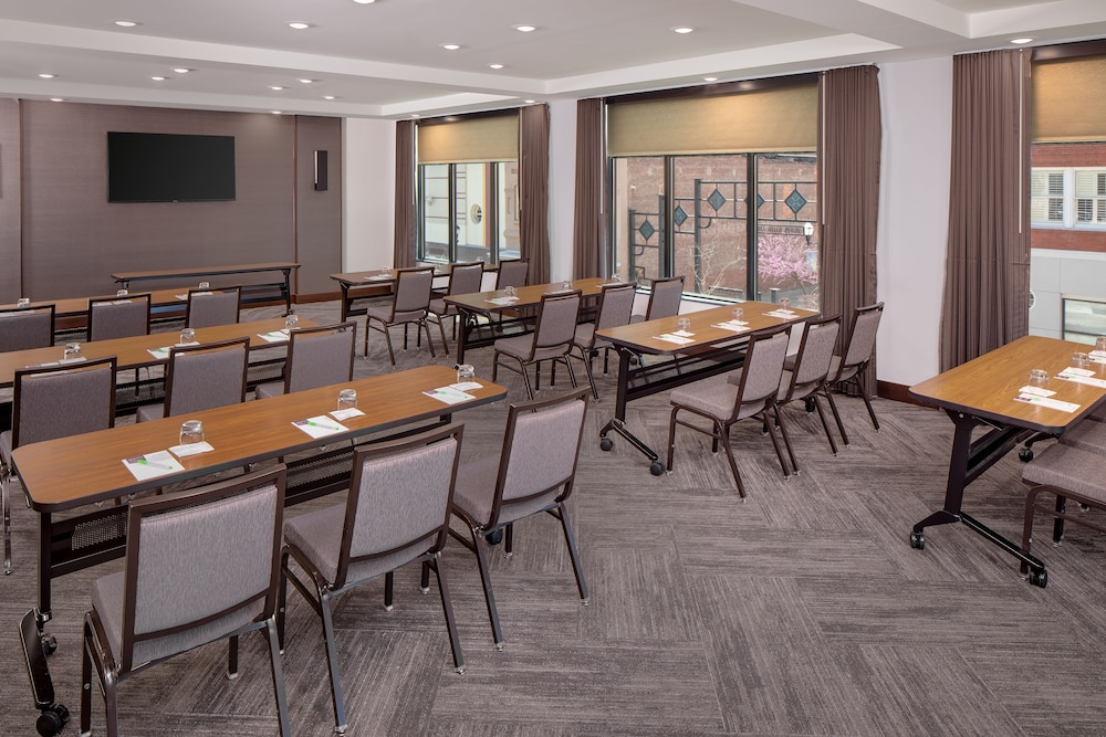 Hyatt Place Florence Downtown 36/39