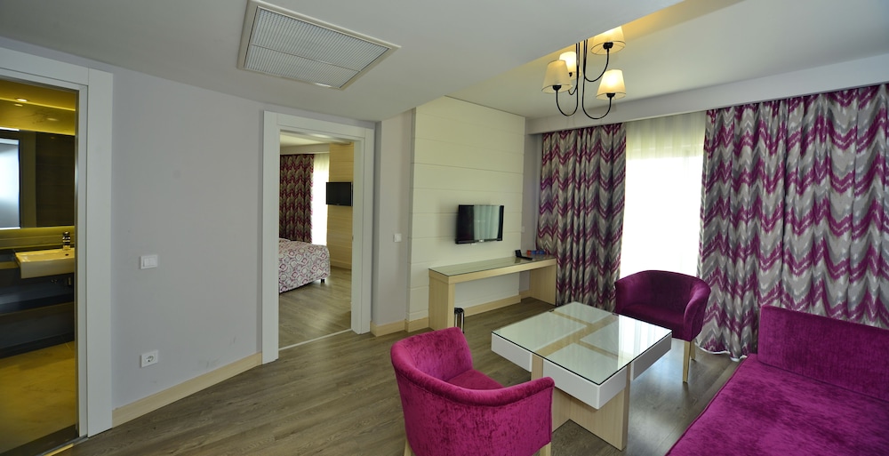 Sunmelia Beach Resort Hotel & Spa 24/50