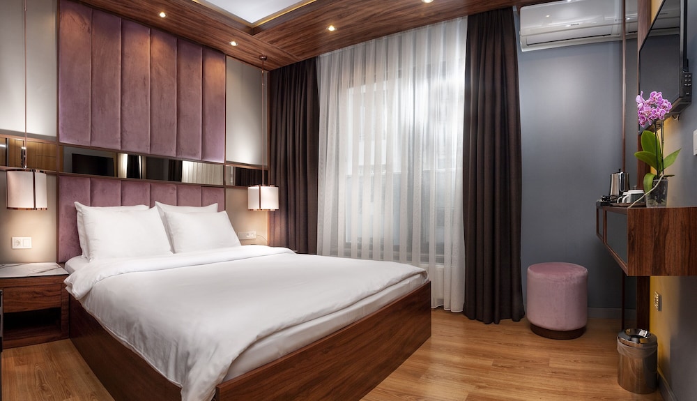 Vita Bella Suites 4/22