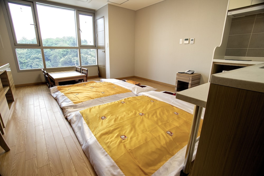 Ondol, Condo, Superior, Futon Bed, Partial Ocean View, Kitchen